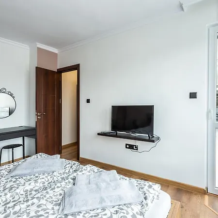 Dinevi Lazur Apartmán *