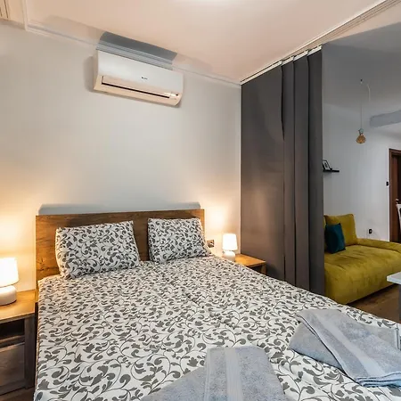 Dinevi Lazur Apartmán *